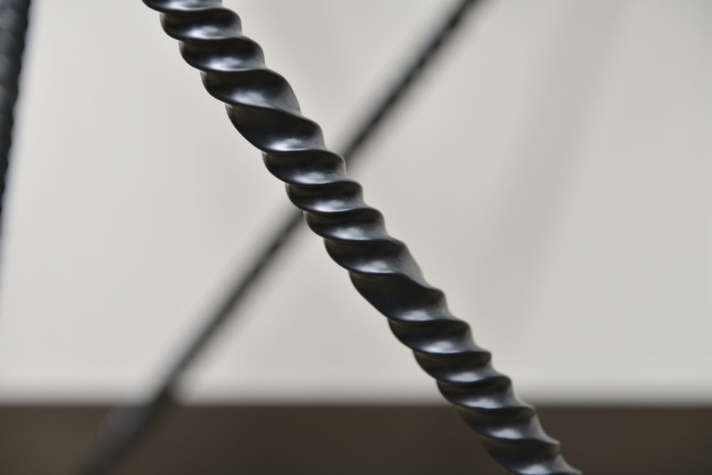 鉄と古木材とガラス 職人の技が光る 至極の特注テーブル 特注什器ドットコム 店舗什器やオフィス什器の 特注什器 の製作専門サイト