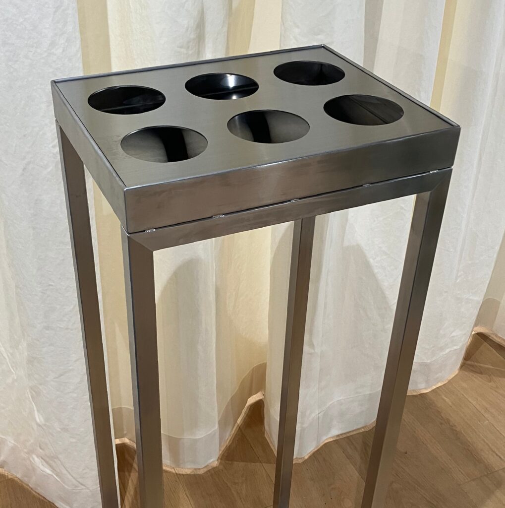 ドリンクホルダー什器　ステンレスヘアライン